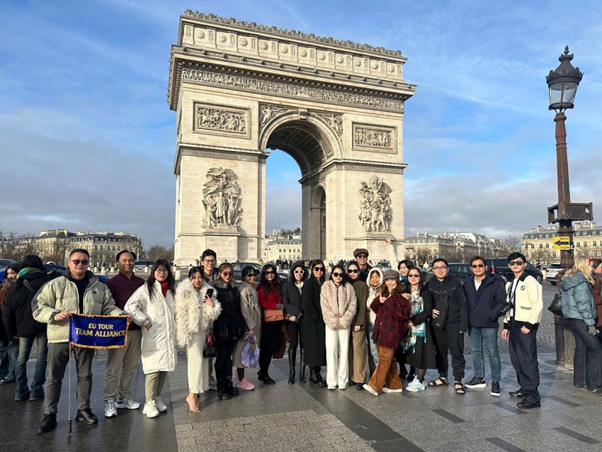 Hành Trình Khám Phá Châu Âu : Pháp - Thụy Sĩ - Ý - Vatican